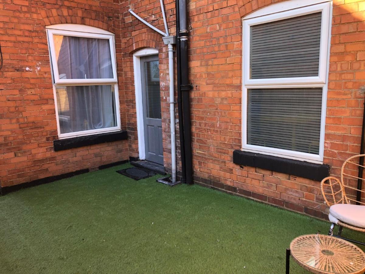 Shm Stays Hs2 Workers Great For Long Term Stays & Short Stays, 15 Min Drive To City Centre & Airport 2 Min Walk To Shops And Train Station Birmingham Extérieur photo