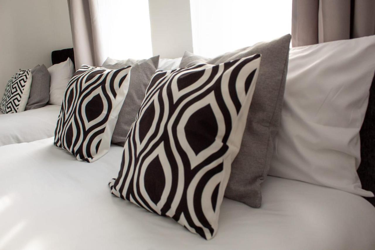 Shm Stays Hs2 Workers Great For Long Term Stays & Short Stays, 15 Min Drive To City Centre & Airport 2 Min Walk To Shops And Train Station Birmingham Extérieur photo
