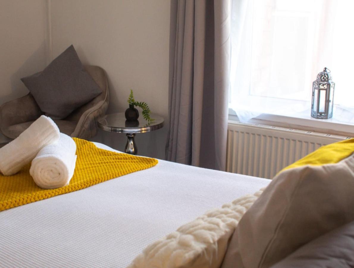 Shm Stays Hs2 Workers Great For Long Term Stays & Short Stays, 15 Min Drive To City Centre & Airport 2 Min Walk To Shops And Train Station Birmingham Extérieur photo