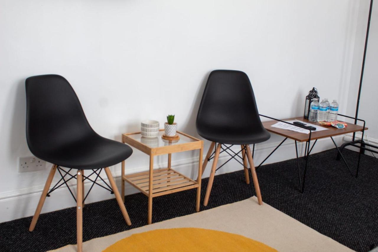 Shm Stays Hs2 Workers Great For Long Term Stays & Short Stays, 15 Min Drive To City Centre & Airport 2 Min Walk To Shops And Train Station Birmingham Extérieur photo