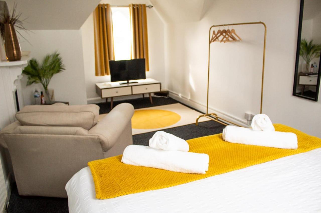 Shm Stays Hs2 Workers Great For Long Term Stays & Short Stays, 15 Min Drive To City Centre & Airport 2 Min Walk To Shops And Train Station Birmingham Extérieur photo
