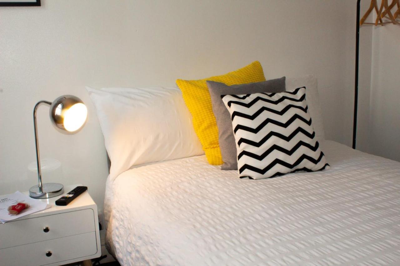 Shm Stays Hs2 Workers Great For Long Term Stays & Short Stays, 15 Min Drive To City Centre & Airport 2 Min Walk To Shops And Train Station Birmingham Extérieur photo