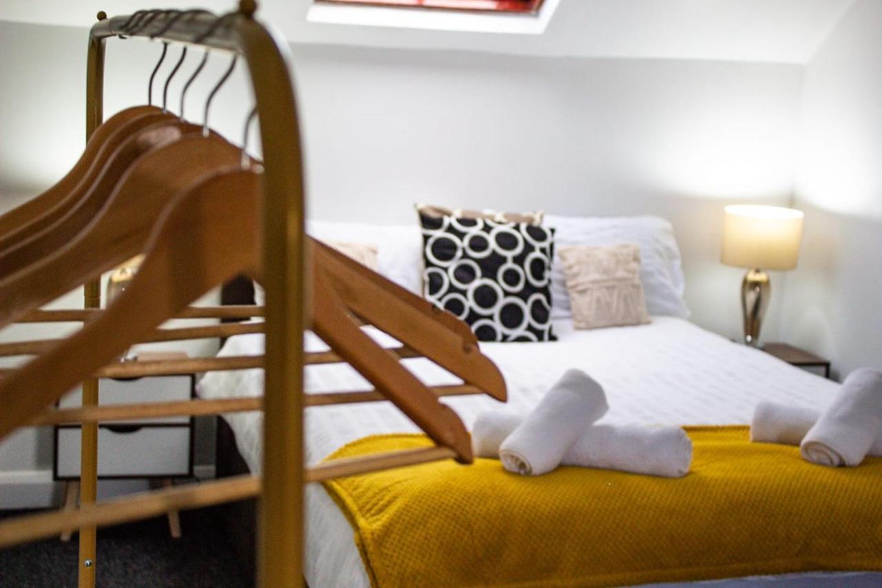 Shm Stays Hs2 Workers Great For Long Term Stays & Short Stays, 15 Min Drive To City Centre & Airport 2 Min Walk To Shops And Train Station Birmingham Extérieur photo